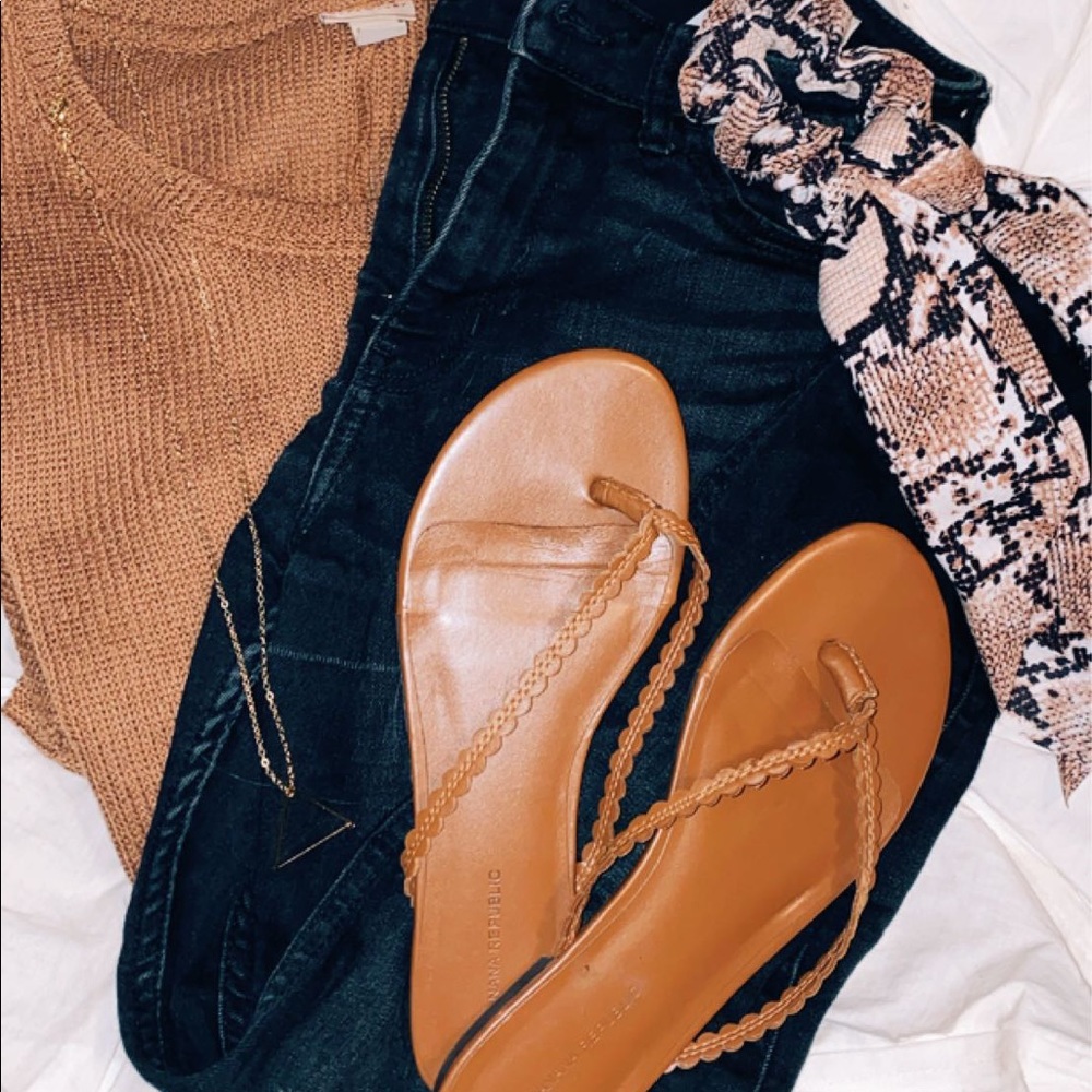 Cute brown sandals!!